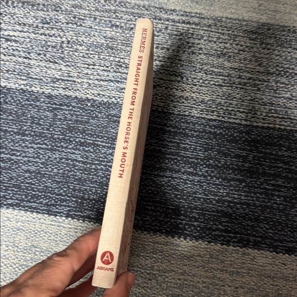 Hermes' book, “straight from the horse’s mouth” is delightfully illustrated - Picture 2 of 3